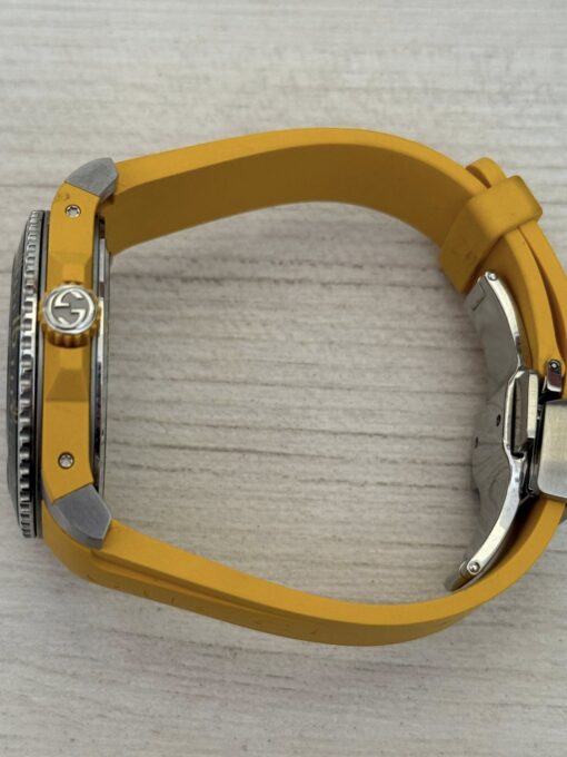 Reloj Gucci Dive Tiger 136.3 para caballero