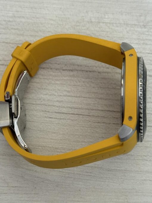 Reloj Gucci Dive Tiger 136.3 para caballero