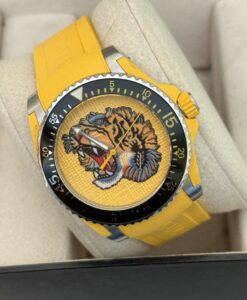 Reloj Gucci Dive Tiger 136.3 para caballero