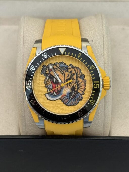Reloj Gucci Dive Tiger 136.3 para caballero